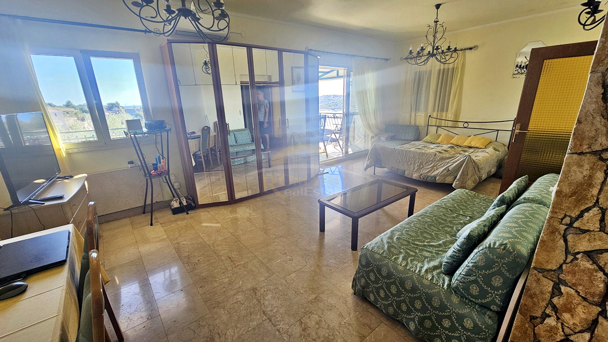 Bellissima casa dalmata a Sevid in ottima posizione con piscina e vista